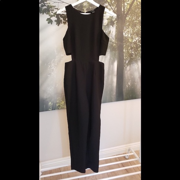 SOLD❌ Cutout Sleeveless Jumpsuit - Picture 2 of 2